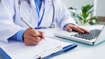 IA en salud: cómo la inteligencia artificial está acelerando la investigación médica y el desarrollo de fármacos