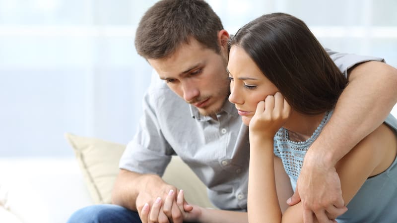 ¿Por qué algunas personas ocultan sus buenas noticias cuando un amigo está triste?