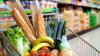 Por este motivo jamás debes usar la tarjeta de crédito para pagar la compra del supermercado