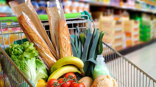 Por este motivo jamás debes usar la tarjeta de crédito para pagar la compra del supermercado