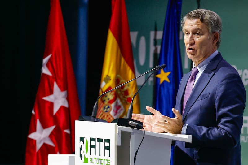 Feijóo propone una tarifa cero para autónomos durante el primer año y hasta dos si tienen ingresos bajos o son jóvenes. También plantea eximir del IVA y reducir trámites.