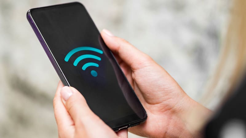 Por qué hay que poner una moneda en el router del Wifi y para qué lo recomiendan. Foto: Freepik