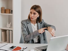 Por qué llegar demasiado temprano al trabajo podría ser motivo de despido