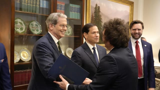 EE.UU. informará qué hizo con los pesos que compró: sospechan que los vendió