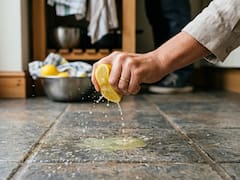 Por qué rociar limón en el piso: por qué recomiendan hacerlo y para qué sirve
