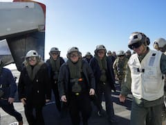 Milei se subió a un portaaviones nuclear de Estados Unidos y profundiza el giro geopolítico