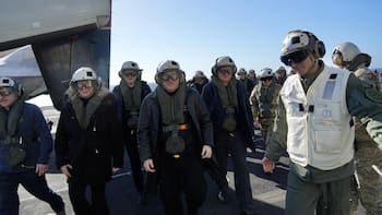 Milei se subió a un portaaviones nuclear de Estados Unidos y profundiza el giro geopolítico