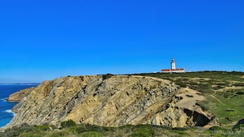 Buscan voluntarios para vivir cerca de Lisboa: ofrecen alojamiento a cambio de ayudar en una finca junto al océano