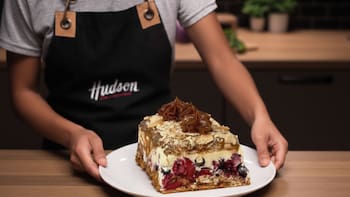 Torta amor semihelada: la receta de este postre romántico con dulce de leche y frutos rojos