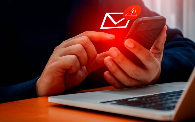 La estafa que vacía tu cuenta bancaria solo por comprar en el supermercado, ¿cómo evitar perder todos tus ahorros?. (Fuente: archivo).