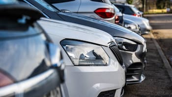 Comprar un auto con los “dólares del colchón”: cómo hacerlo sin tener problemas con ARCA