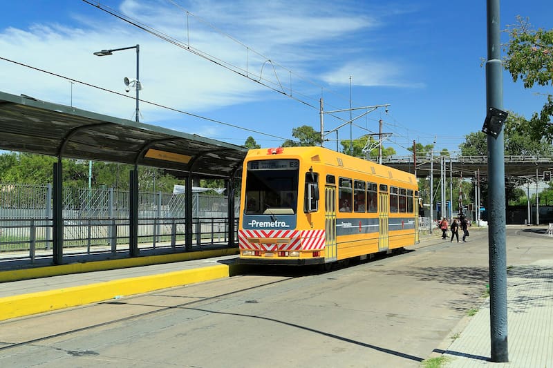 El proyecto no se limita al tendido ferroviario, sino que también contempla una renovación del entorno (Fuente: Wikimedia Commons).