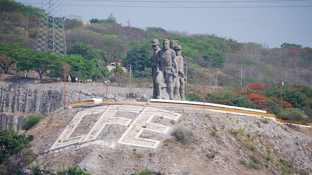 Jaque a privilegios | CFE gasta 54 mil mdp en prestaciones, pero Diputados ponen fin a ‘pensiones doradas’