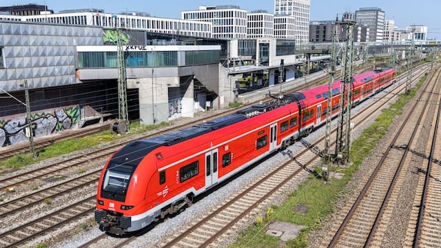 Presentan la obra ferroviaria más importante del siglo: con más de 100.000 millones renovarán 81 km de vías y construirán 12 estaciones