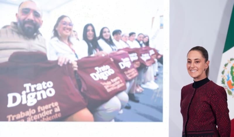 Las y los servidores de la salud entregarán a los beneficiarios una receta con folio y código de barras para recoger los medicamentos. Según Bienestar, ya se han realizado “8 millones 818 mil 488 consultas domiciliarias” en este programa.