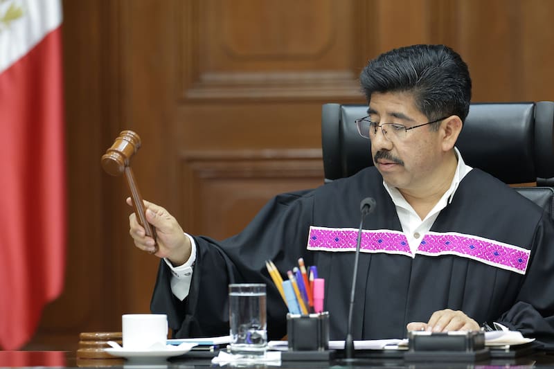 Licenciado en Derecho por la Universidad Autónoma “Benito Juárez” de Oaxaca (UABJO).