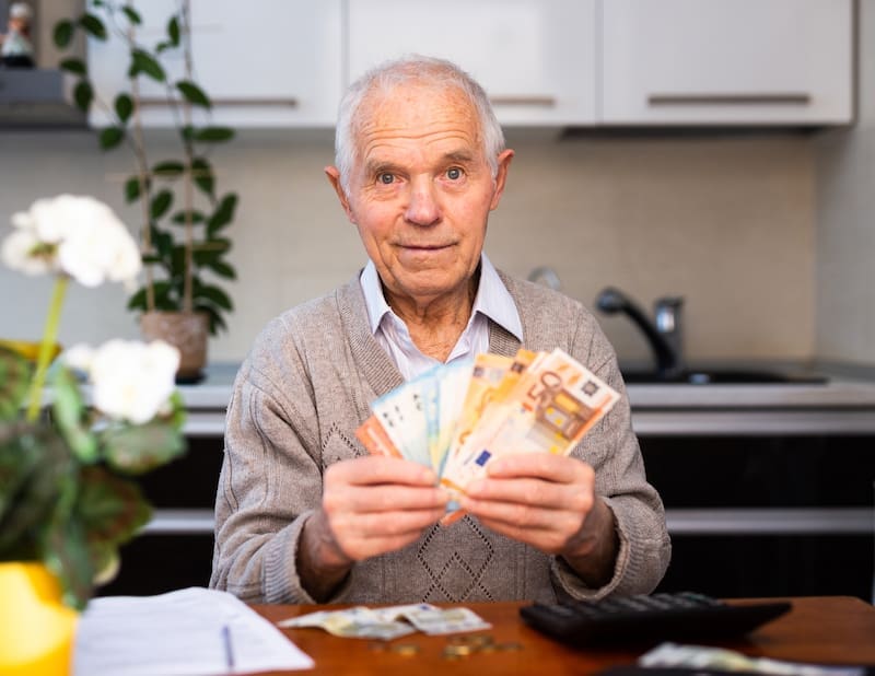 Ayuda de 525 euros para todos los pensionistas vulnerables: ¿cómo solicitarla y cuáles son los requisitos? (foto: archivo).