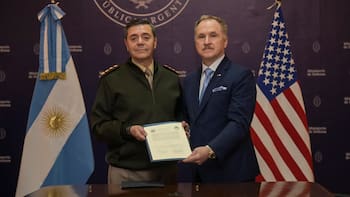 Presti firma dos nuevos acuerdos con EE.UU.: acceso a combustible militar y tecnología de drones