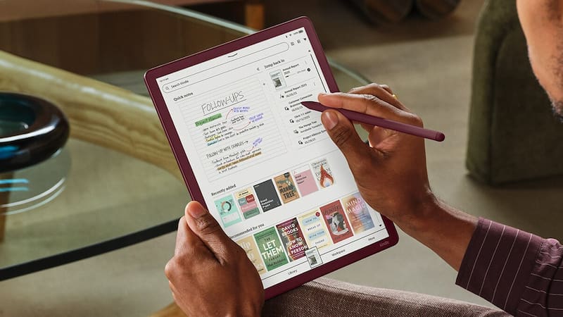 El Kindle Scribe Colorsoft suma pantalla a color y lápiz para leer, subrayar y tomar notas en un mismo dispositivo.