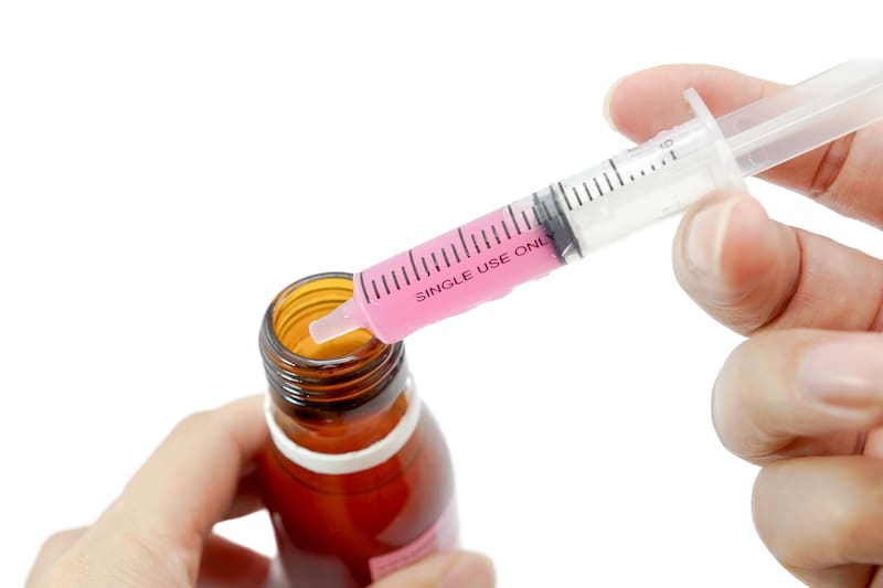 El paracetamol en solución oral puede tener distintas concentraciones según el país de origen, lo que aumenta el riesgo de sobredosis si no se comprueba.