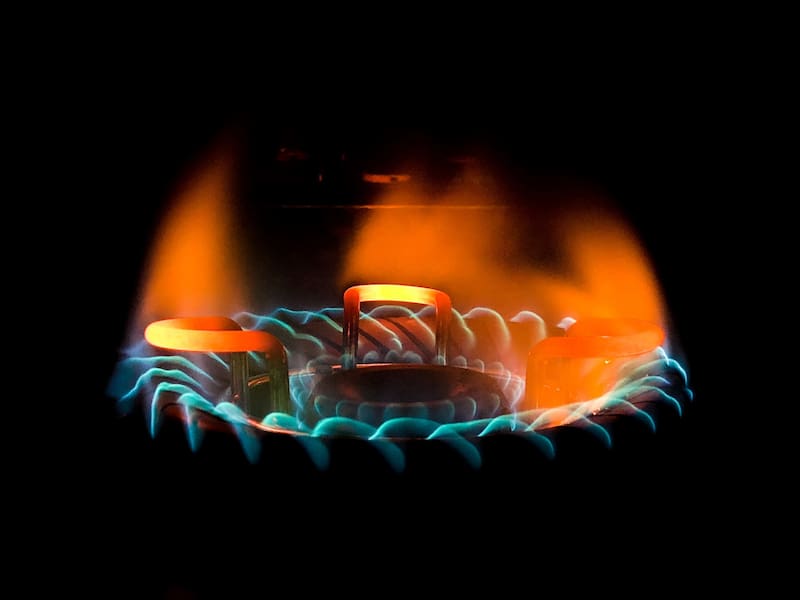 Una estufa en mal estado puede liberar monóxido de carbono sin generar señales visibles ni olor en el ambiente. (Fuente: Freepik)