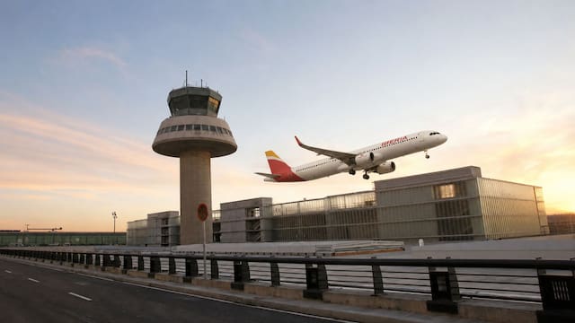 Primera vez en España | Llega una importante cadena de comida rápida a este aeropuerto estratégico