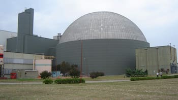 Despidos en un área estratégica nuclear: operativo de Gendarmería y denuncias de vaciamiento