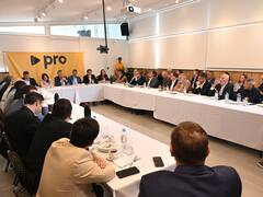 Macri en el ojo del PRO: rumores de salida, aliados violetas y una mesa caliente en Balcarce