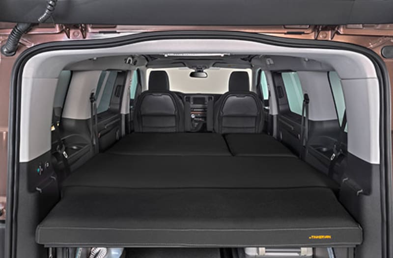 La Proace Verso Camper de Toyota cuenta con cama, ducha portátil y cocina. (Fuente: Toyota).