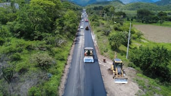 Avanzan las obras del Programa Lázaro Cárdenas para conectar las zonas rurales en más de 1,100 kilómetros de carretera