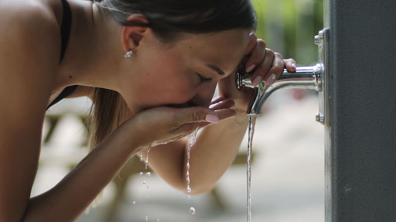 Prohíben tomar el agua por estar contaminada.