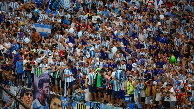 Prohibirán el ingreso a los estadios del Mundial 2026 a todas las personas que formen parte de esta lista aunque tengan visa y entradas: la medida que afecta a más de 30.000 hinchas
Fuente: EFE
