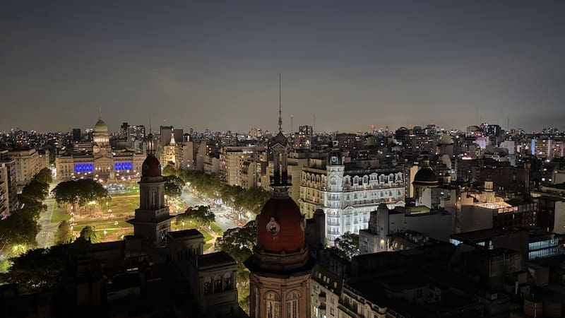 Cielo nocturno en la Ciudad de Buenos Aires.