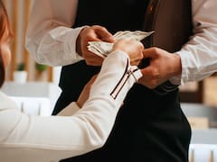 Adiós a la propina en cafés y restaurantes: la ley que prohíbe a los meseros y negocios cobrar dinero extra por los servicios