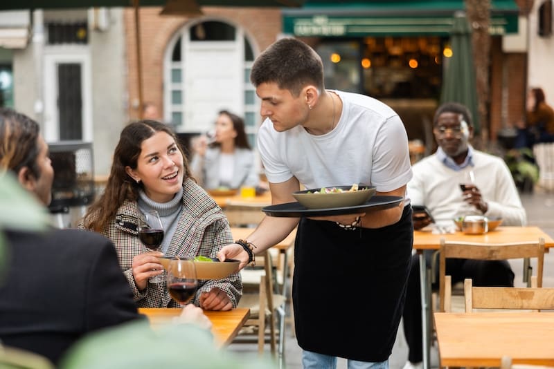 La Profeco va en contra de los comercios que cobran propinas obligatorias