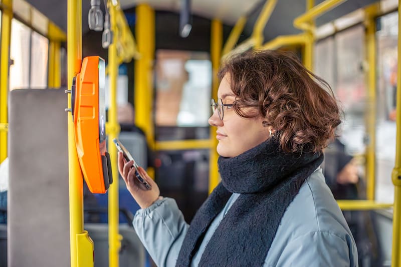 Proponen que el transporte público sea gratis a cambio de entregar botellas y latas en Edomex