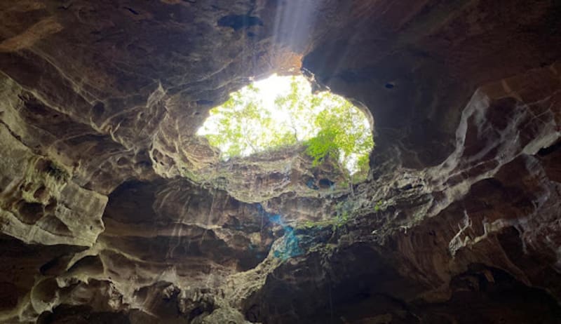 Localizado a 1 hr. de Ciudad Valles; a 2:45 hrs. de Tampico; y a 6 hrs. de Querétaro.