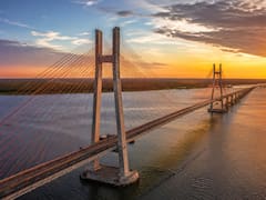 Inauguraron uno de los puentes más extensos de América Latina: cruza el río con un cableado de última generación y conecta el Oriente con el Occidente
