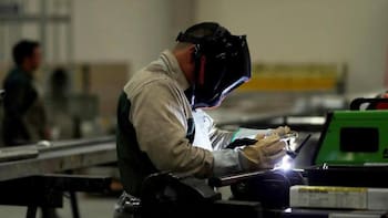 Empleo privado: la cifra que el Gobierno mira de cerca y cuáles fueron los tres sectores más golpeados