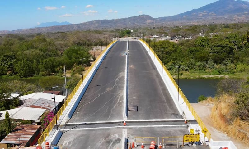 Avanza la construcción del Puente Binacional José Manuel Arce, una obra clave que busca cambiar de manera estructural la dinámica fronteriza. Imagen: archivo.