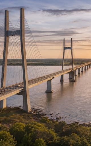 Abrieron uno de los puentes más extensos de América latina: tiene un cableado de miles de metros, atraviesa todo un río y conecta todo el continente