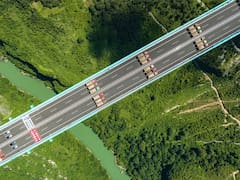 Un puente sobre las nubes: inauguran una monumental obra a 625 metros de altura que reduce un viaje de dos horas a dos minutos