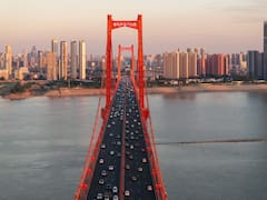 Construyen el puente colgante más gigante del planeta Tierra: estará a más de 300 metros de altura y cruzará uno de los ríos más importantes del mundo