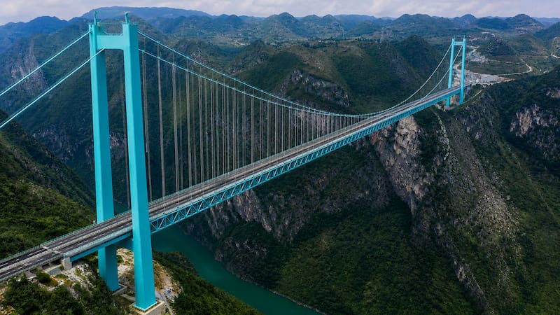 Estrenan una espectacular obra a 625 metros de altura que reduce un viaje de dos horas a dos minutos.