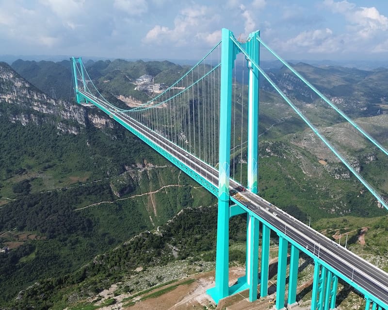 Puente del Gran Cañón de Huajiang: el más alto del mundo en Guizhou, China (foto: Wikimedia Commons).