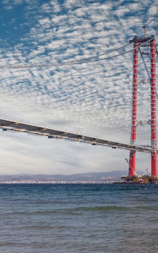 Una potencia industrial construye en el puente colgante más largo del mundo: mide más de 2.000 metros y supera a Japón