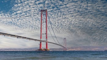 Una potencia industrial construye en el puente colgante más largo del mundo: mide más de 2.000 metros y supera a Japón