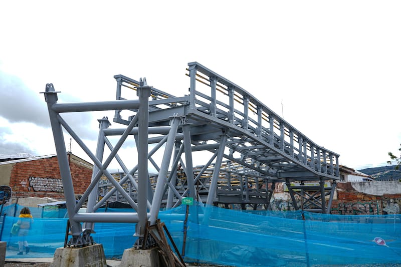 Bogotá entra en la recta final para inaugurar el que ya es considerado uno de los puentes peatonales más esperados.