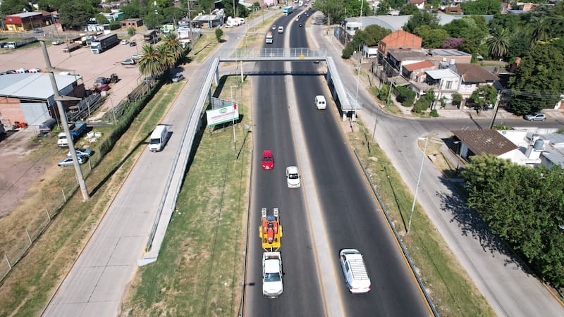Este puente permite evitar el tráfico y mejorar la seguridad vial.