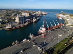 Paro de prácticos: pérdidas millonarias y alerta en la distribución de combustibles